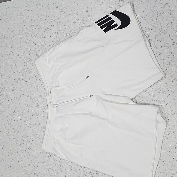 Nike Legacy sweat shorts - Picture 2 of 3